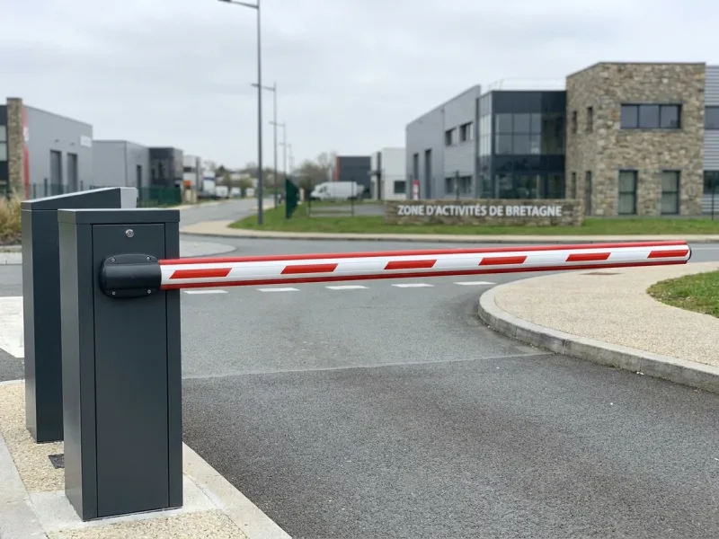 Barrière levante droite installée par FDM 35 en Ille-et-Vilaine
